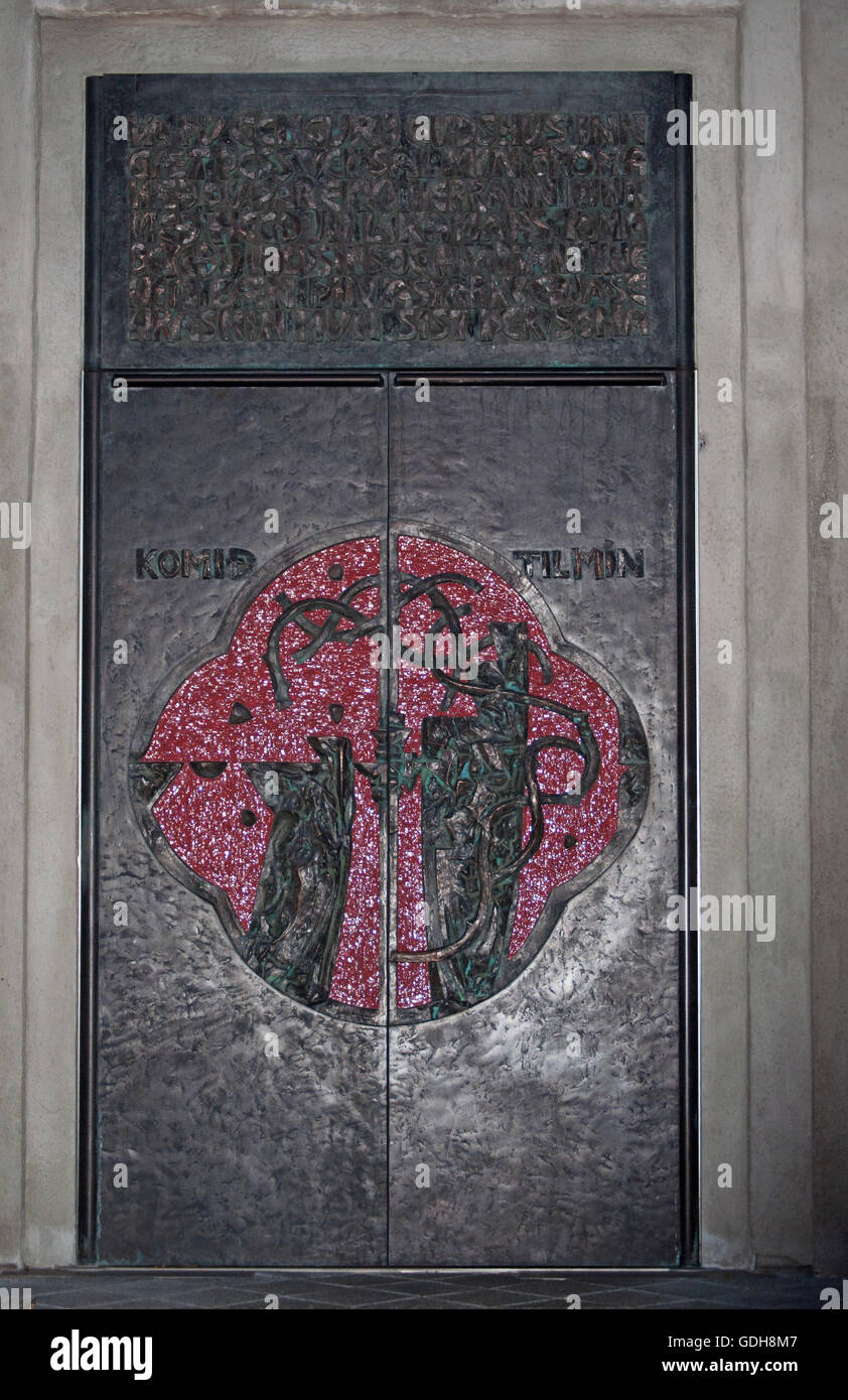 Reykjavik: das verzierte Portal der Hallgrimskirkja, die Kirche von Hallgrimur, eine lutherische Kirche Wahrzeichen der Stadt Stockfoto