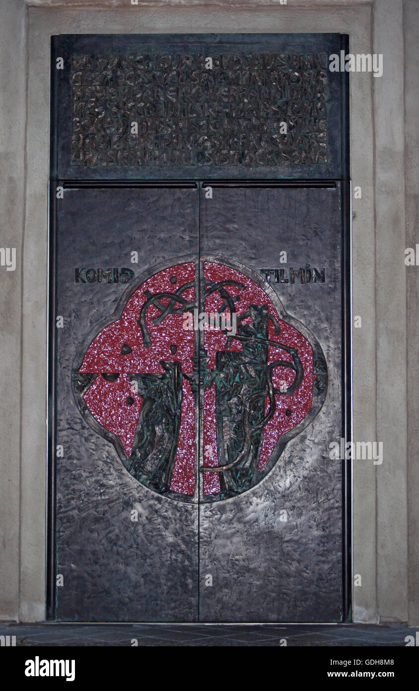 Reykjavik: das verzierte Portal der Hallgrimskirkja, die Kirche von Hallgrimur, eine lutherische Kirche Wahrzeichen der Stadt Stockfoto