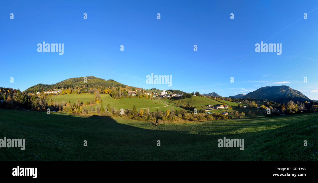 Mariazell: Mariazell mit Wallfahrtskirche Basilika Mariä Geburt, links den Bürgeralpe richtige Berg Sauwand, Österreich, Steiermärk Stockfoto