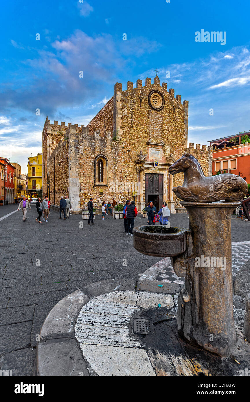 Italien Sizilien Taormina Duomo Platz Die Kathedrale Kirche Von St 