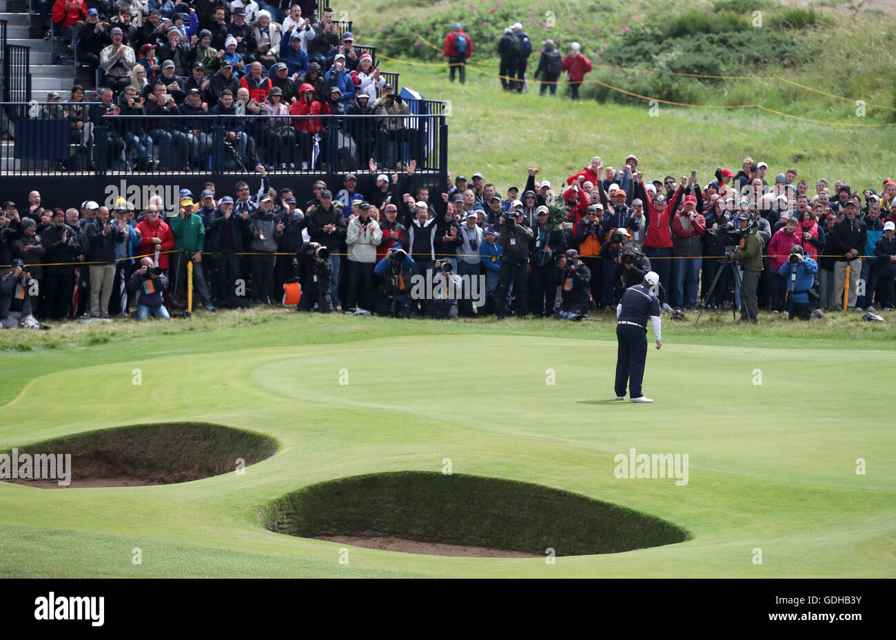 Der Engländer Andrew Johnston macht am vierten Tag der Open Championship 2016 im Royal Troon Golf Club, South Ayrshire, einen Birdie am ersten Loch. DRÜCKEN SIE VERBANDSFOTO. Bilddatum: Sonntag, 17. Juli 2016. Siehe PA Geschichte GOLF Open. Bildnachweis sollte lauten: Peter Byrne/PA Wire. Stockfoto