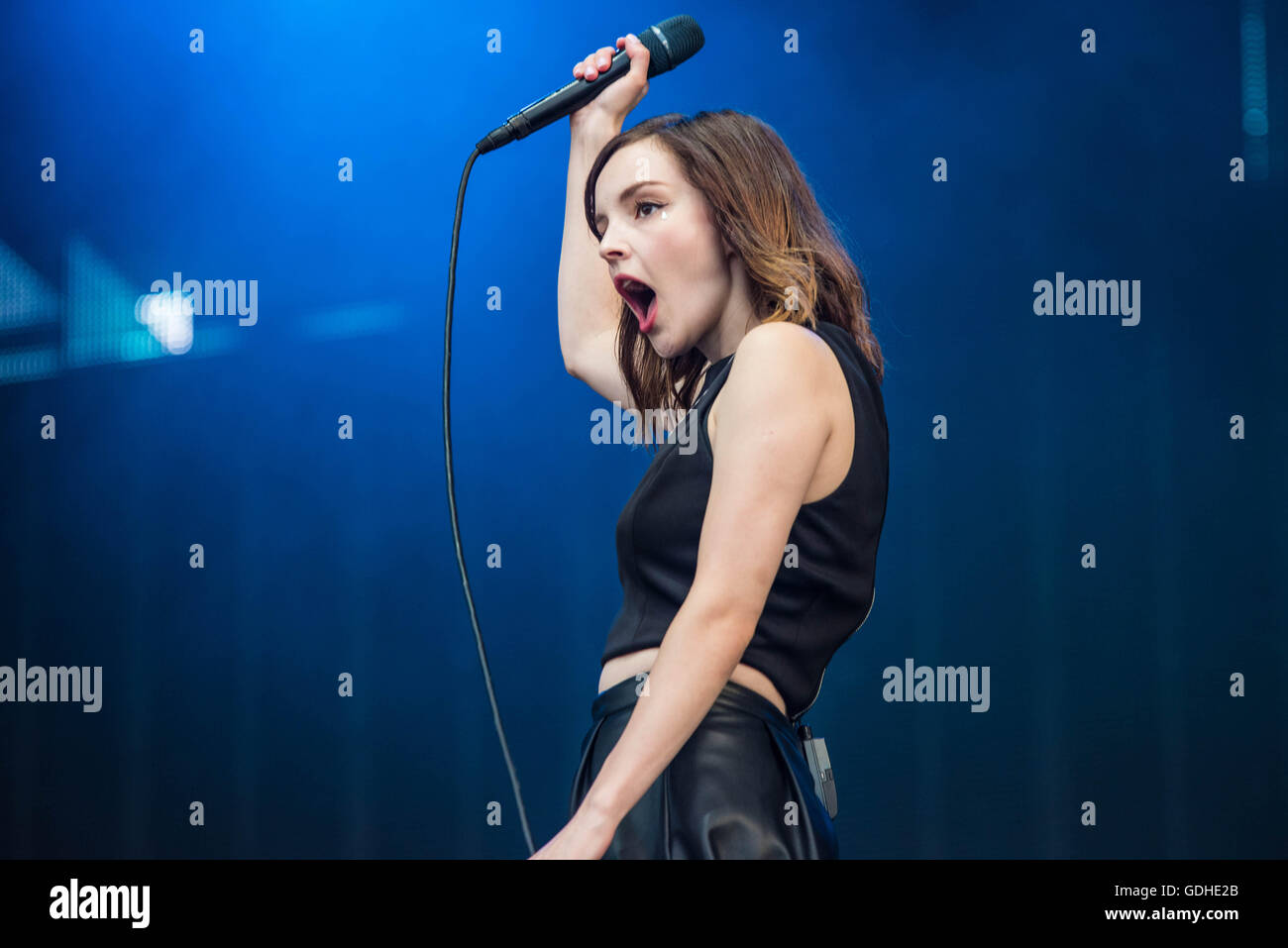 Lauren Mayberry der Chvrches führt auf Latitude Festival am Henham Parkgrundstück am 16. Juli 2016 in Southwold, England. Stockfoto