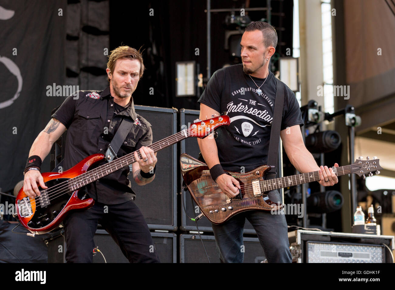 Chicago, Illinois, USA. 16. Juli 2016. BRIAN MARSHALL und MARK TREMONTI von Alter Bridge führt live im Toyota Park in Chicago Open Air-Musik-Festival in Chicago, Illinois Credit: Daniel DeSlover/ZUMA Draht/Alamy Live News Stockfoto