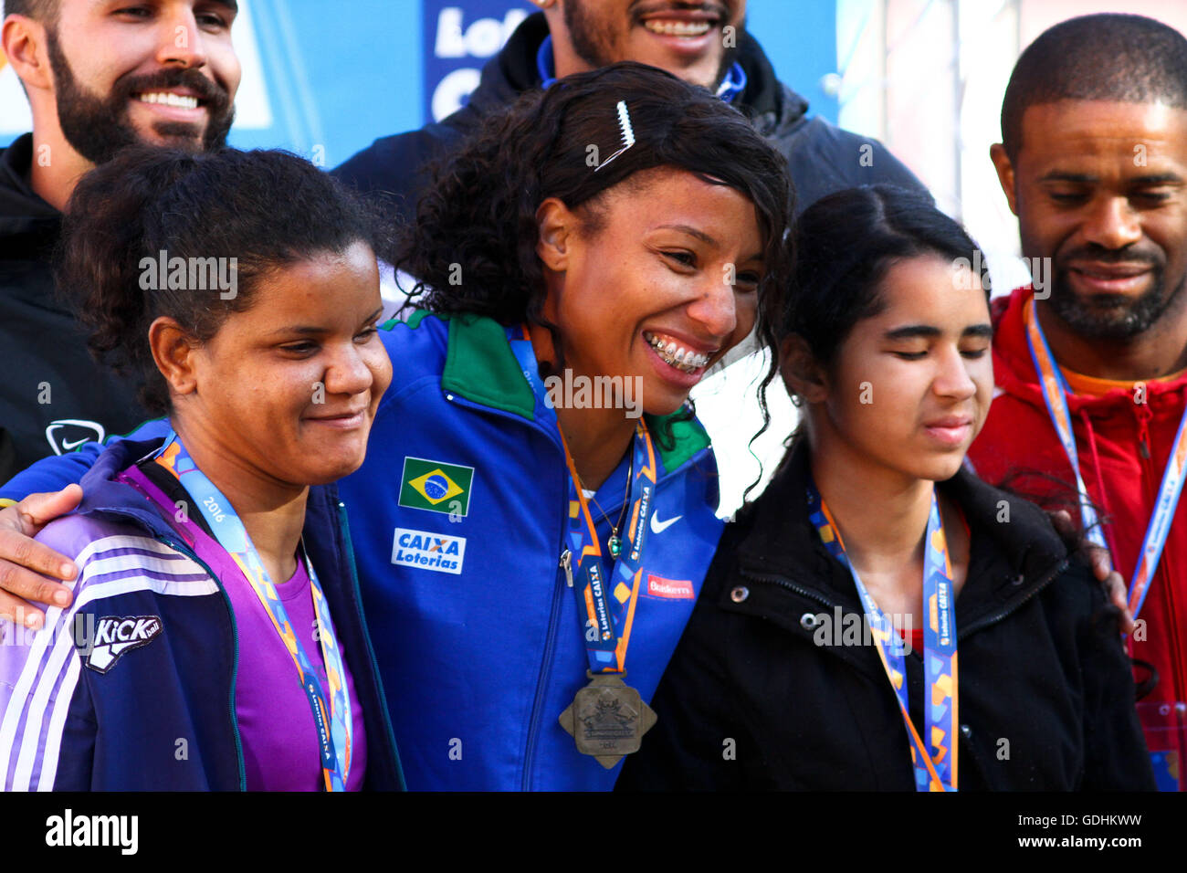 Silv? Nia Costa während Award nach dem Bruch des Weltrekords in die Sprungdistanz (T11) in der zweiten Stufe der nationalen Lotterien Fall Schaltung im brasilianischen Paralympischen Training Center, in der südlichen Zone von S? o Paulo. Werden drei Tage Tests (15, 16 und 17) und die letzte Chance für die Athleten schwimmen und Leichtathletik erreichen die Qualifikation Markierungen für das Jahr 2016. Stockfoto