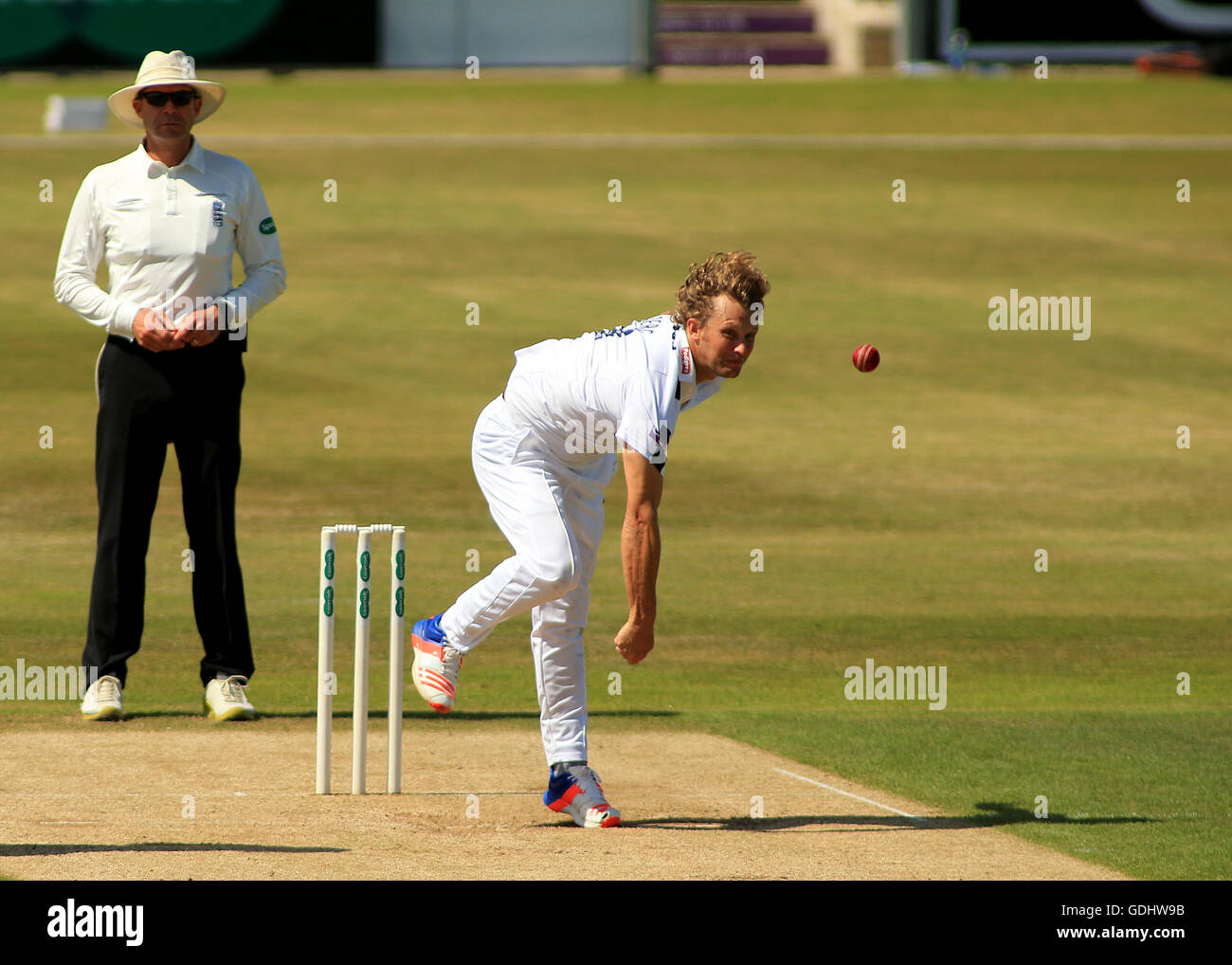 Die Ageas Schüssel, Southhampton, UK. 18. Juli 2016. Specsavers County Championship Cricket. Hampshire versus Surrey. Hampshire Gareth Berg liefert © Action Plus Sport/Alamy Live News Stockfoto