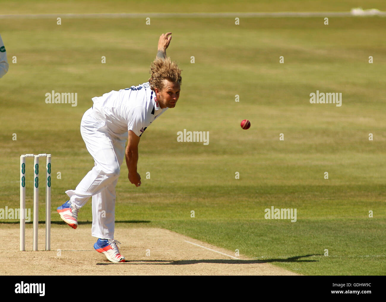 Die Ageas Schüssel, Southhampton, UK. 18. Juli 2016. Specsavers County Championship Cricket. Hampshire versus Surrey. Hampshire Gareth Berg liefert © Action Plus Sport/Alamy Live News Stockfoto