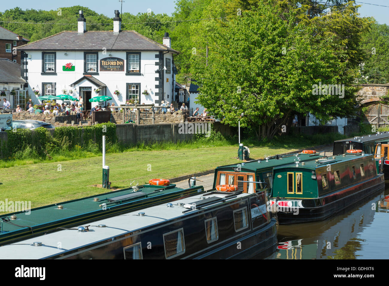 Die Inn Telford und schmale Boote in der Kanal-Becken bei Trevor, Llangollen Kanal, in der Nähe der Pontcysyllte-Aquädukt Stockfoto