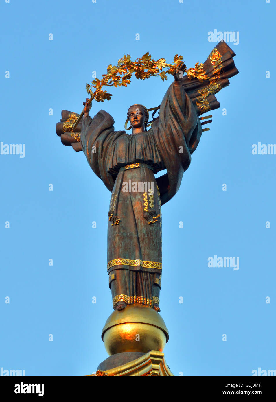 Denkmal der Bereginya auf die Stella zu Ehren des 10. Jahrestages der Unabhängigkeit der Ukraine. Unabhängigkeitsplatz in Kiew Stockfoto