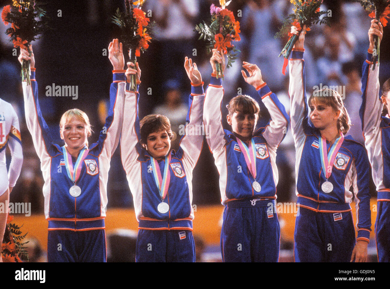 USA Frauen Gymnastik-Team gewinnt die Silbermedaille im Team-Wettbewerb bei den Olympischen Spielen 1984 in Los Angeles. Stockfoto