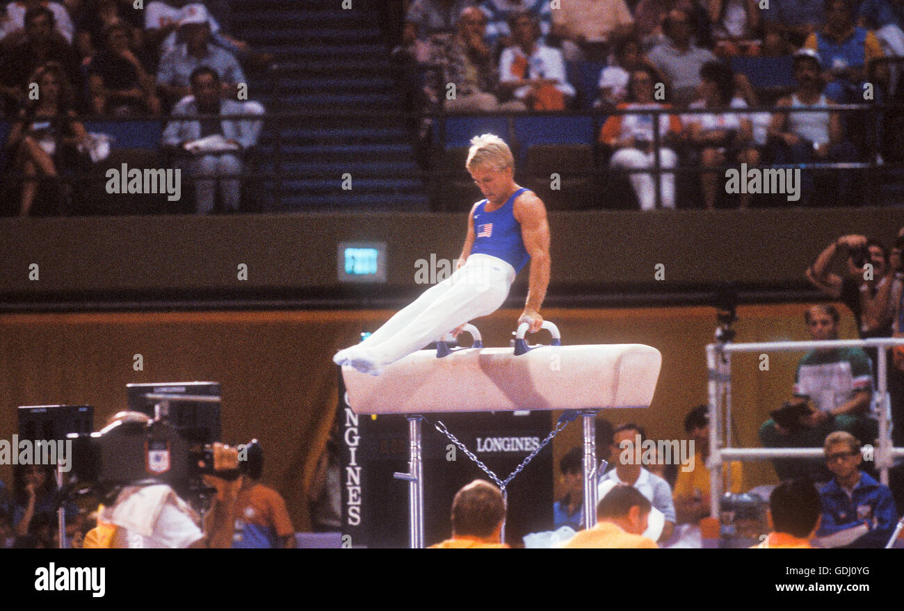 Bart Conner der USA führt am Pauschenpferd bei Olympischen Spiele 1984 in Los Angeles. Stockfoto