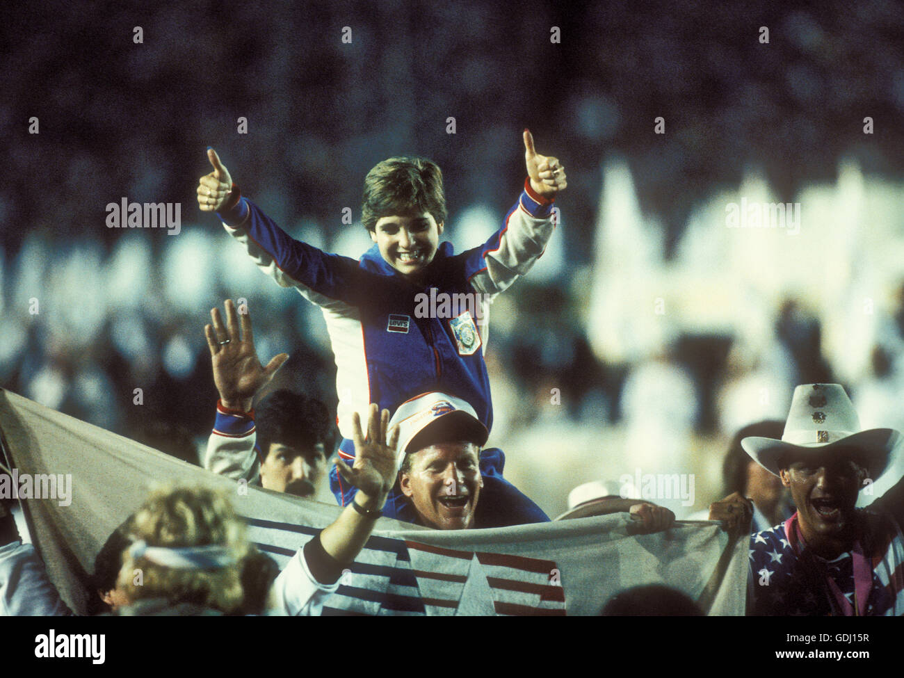Mary Lou Retton bei der Schlussfeier der Olympischen Spiele 1984 in Los Angeles. Stockfoto