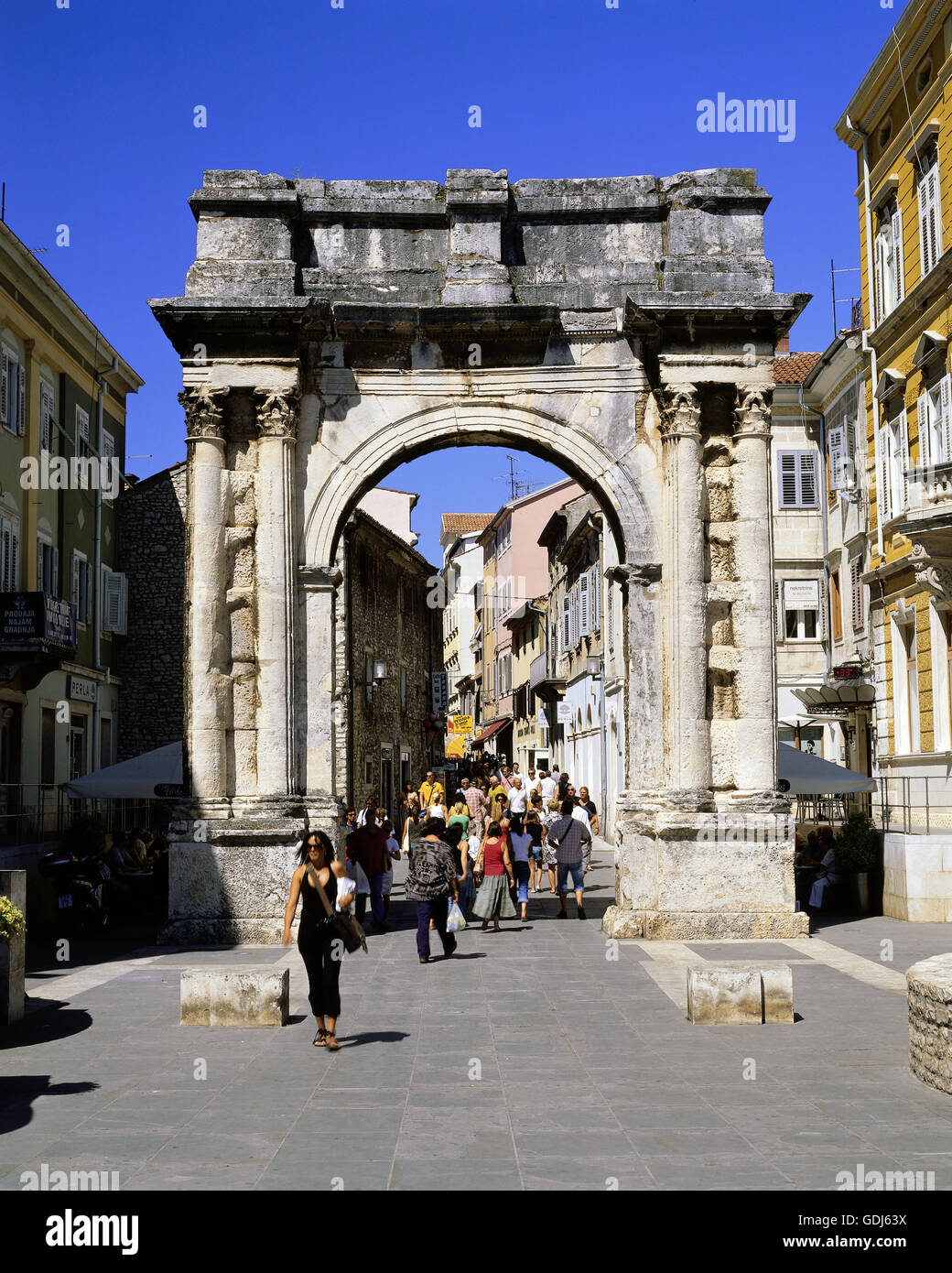 Geographie / Reisen, Kroatien, Pula, Gebäude, Triumphbogen der Sergier gebaut 29-27 v. Chr., Stockfoto