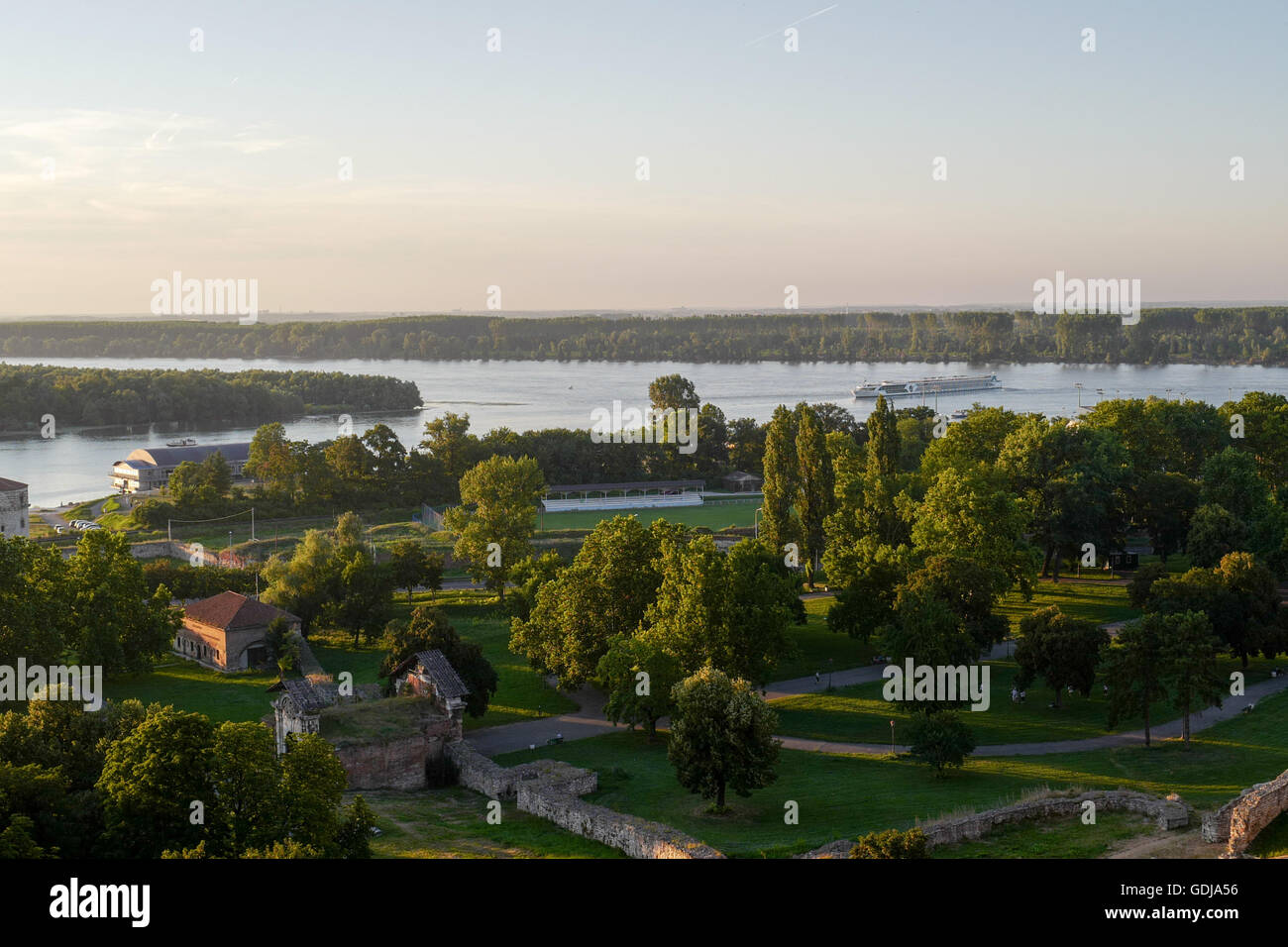 Blick auf die Kreuzung zwischen Save und Donau Flüsse in Belgrad Serbien Stockfoto