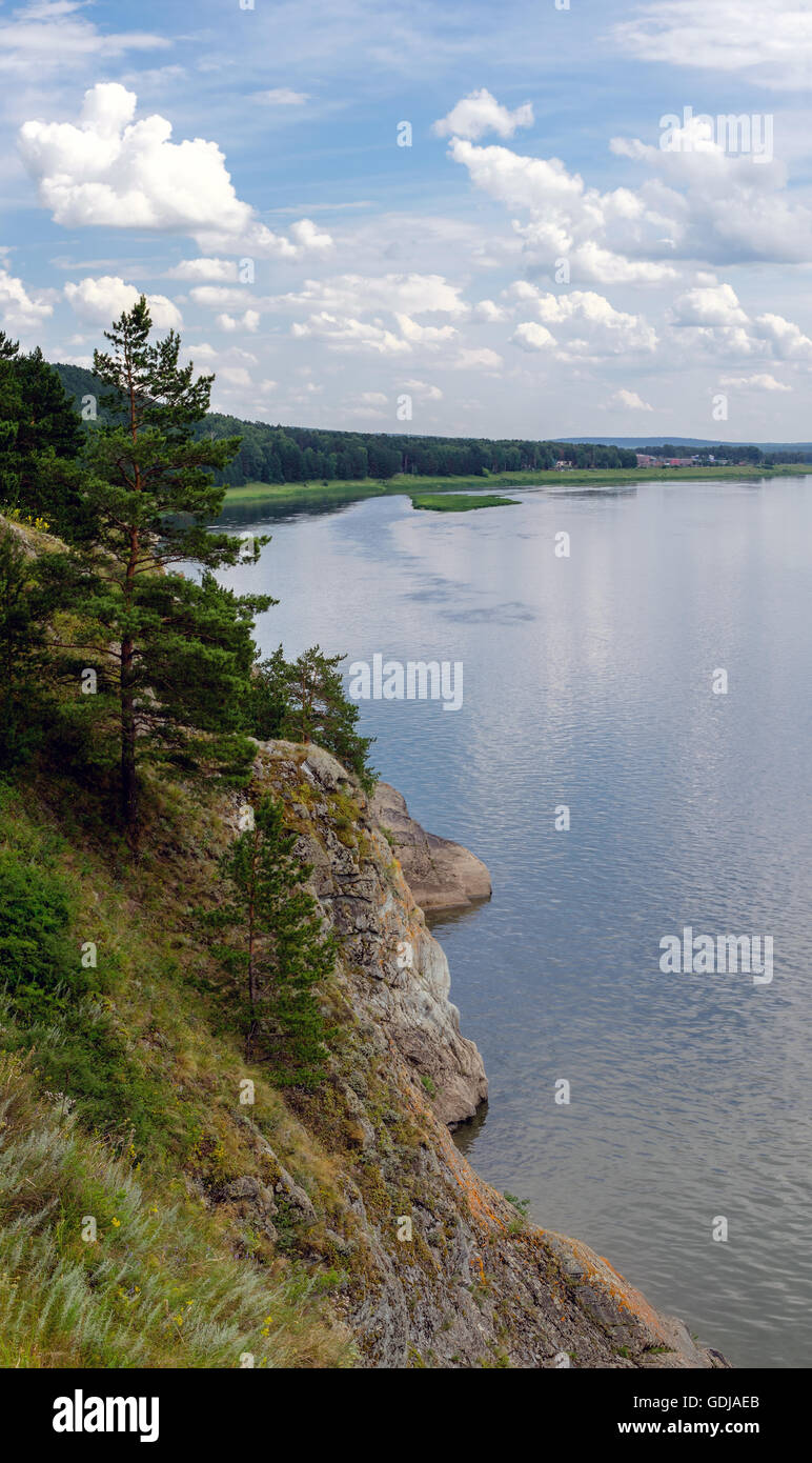 Sibirischen Fluss Tom im Wald Stockfotografie - Alamy