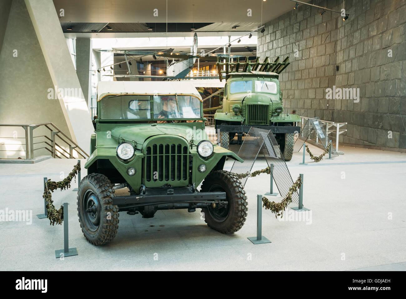 Der Willys MB (Jeep, US Army Truck, 4 x 4) wurde ein Allrad-Antrieb-Utility-Vehicle. Minsk, Weißrussland. Exposition von Waffen und Equi Stockfoto