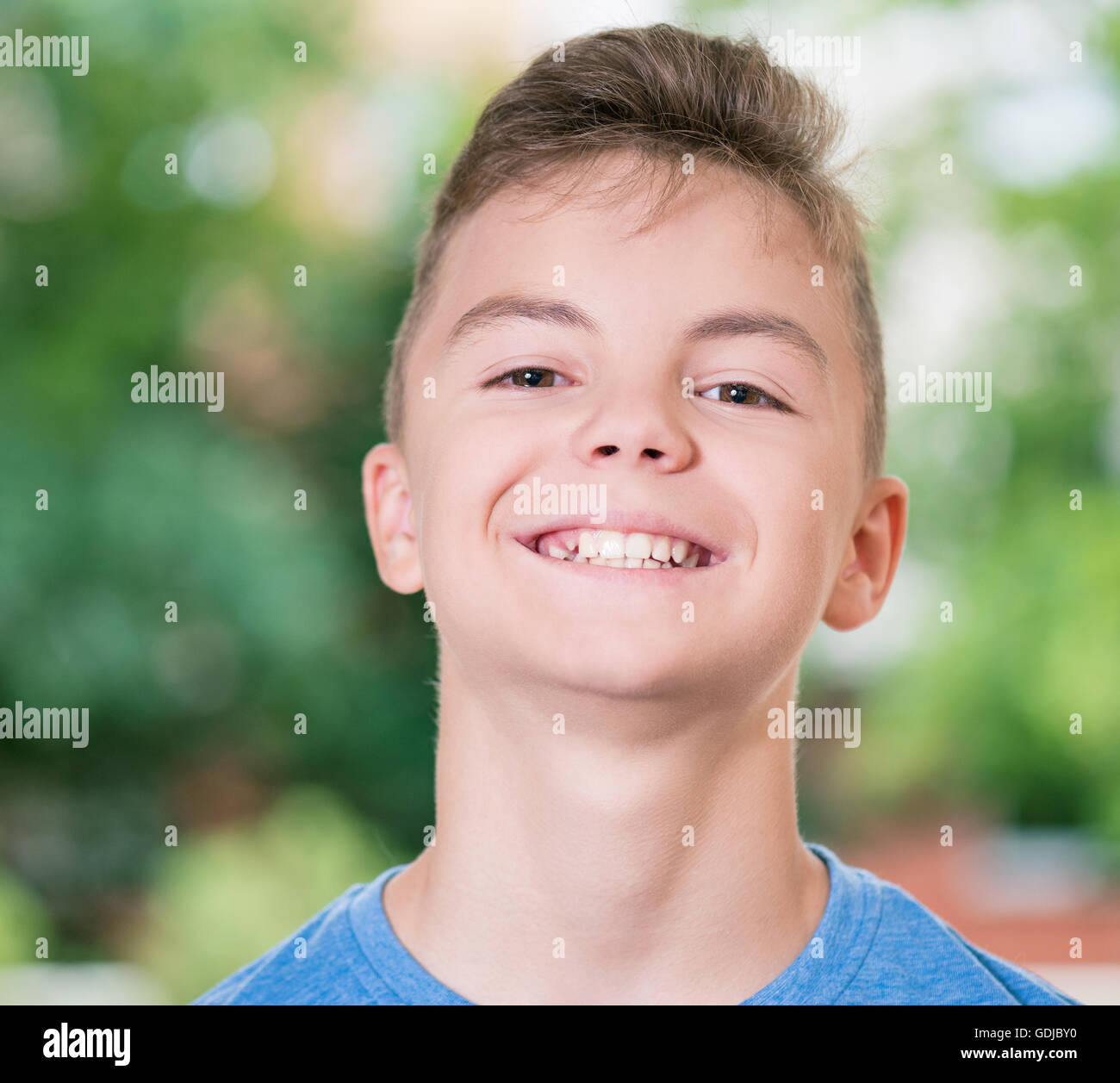Teen boy model -Fotos und -Bildmaterial in hoher Auflösung – Alamy