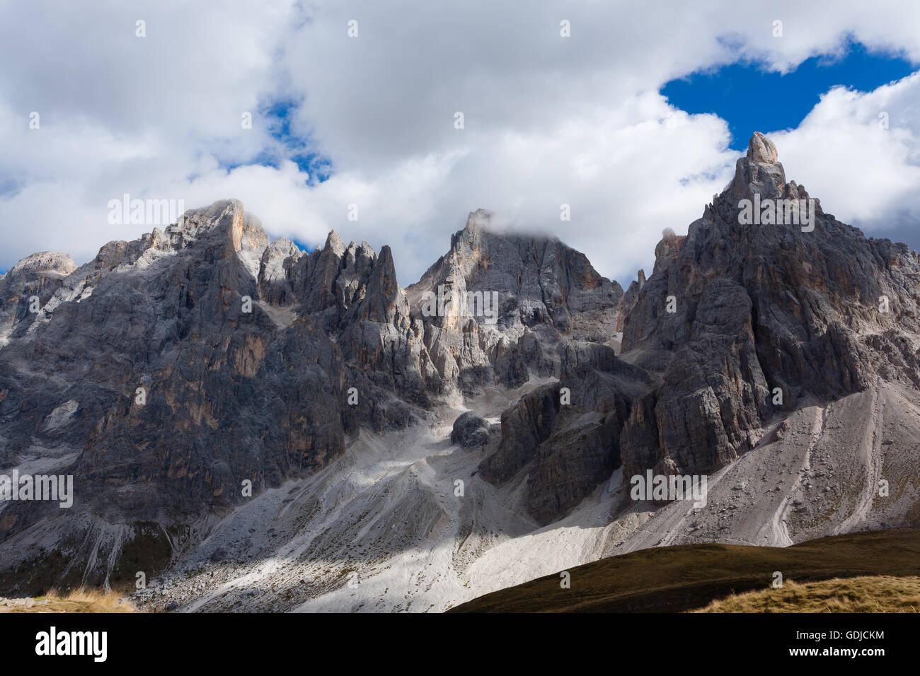 Höhepunkt der italienischen Dolomiten. Berglandschaft von "San Martino di Castrozza". Geologische Formationen Stockfoto
