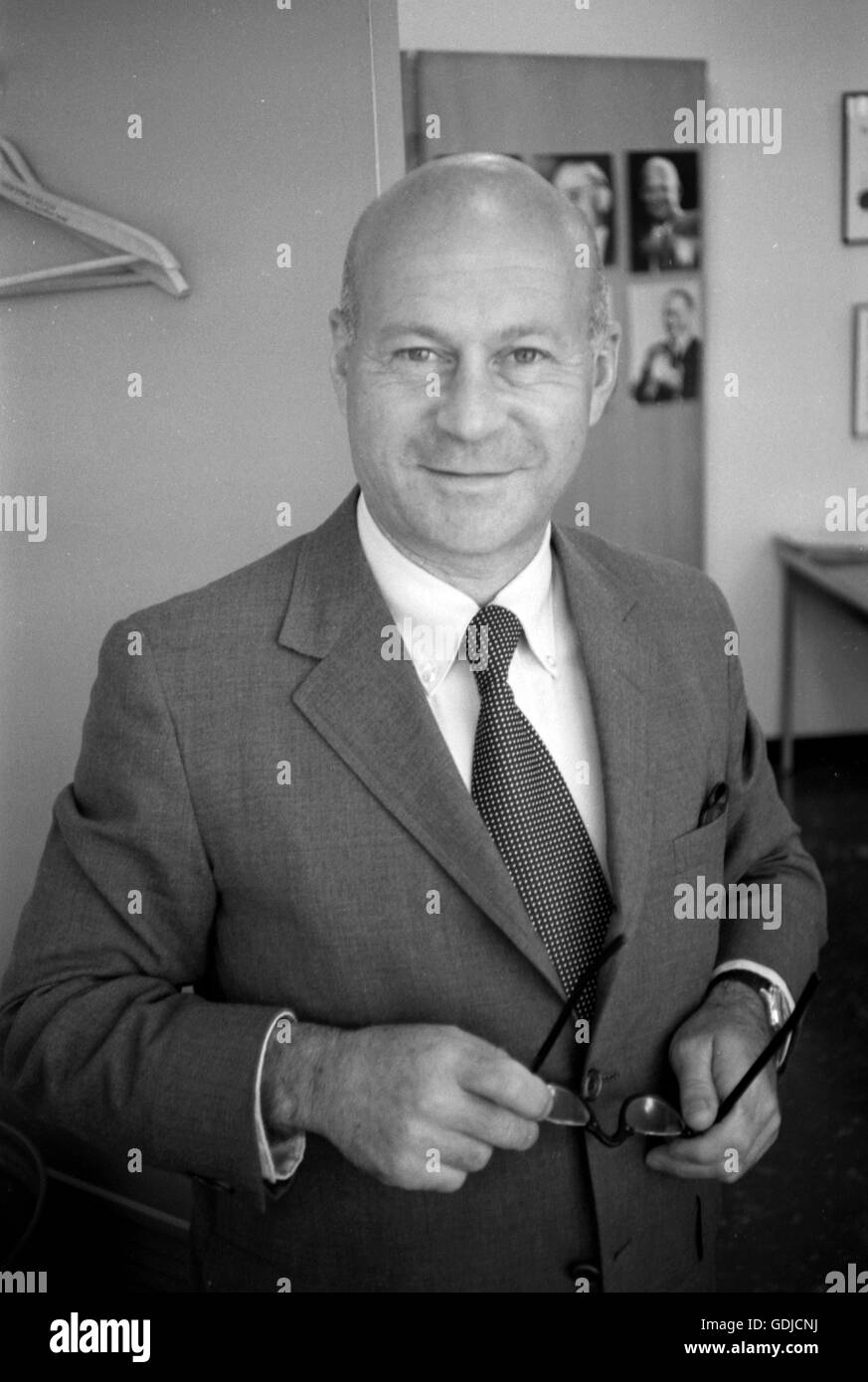 Fotograf Arthur Rothstein, ca. 1968, in den Büros der LOOK Magazine. Diese offenen Schuß erfolgte bei Fotograf Stockfoto