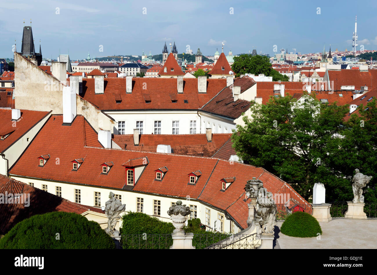 Blick von Wallenstein Palastgärten (Valdstejnska Zahrada) im Zentrum von Prag (Praha) in der Tschechischen Republik. Stockfoto