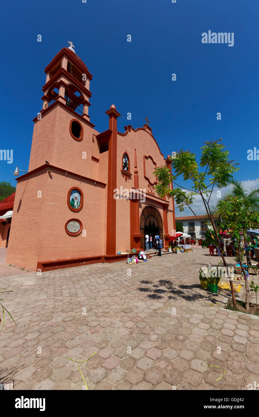 Iglesia De La Crucecita im Urlaubsgebiet bekannt als Huatulco im mexikanischen Bundesstaat Oaxaca Stockfoto