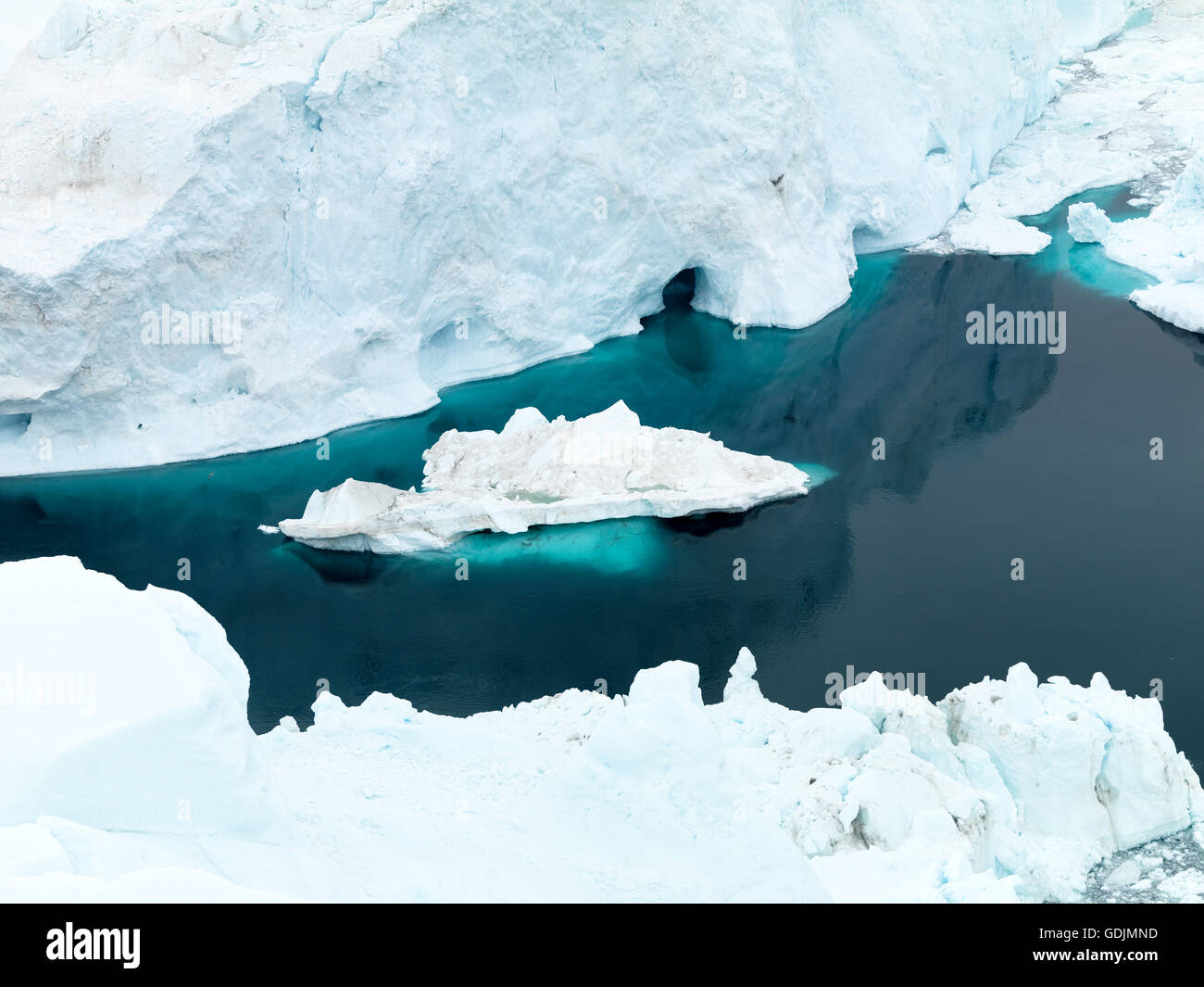 Eisberge sind auf dem arktischen Ozean in Grönland Stockfoto