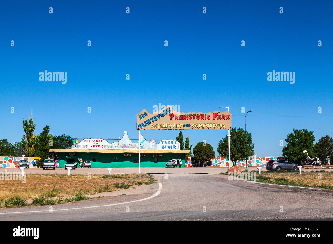 Die Flintstones Grundgestein Stadt in Arizona an der Kreuzung der Highways 64 und 180 Grand Canyon Highway Stockfoto Die Flintstones Grundgestein Stadt in Arizona an der Kreuzung der Highways 64 und 180 Grand Canyon Highway Stockfoto