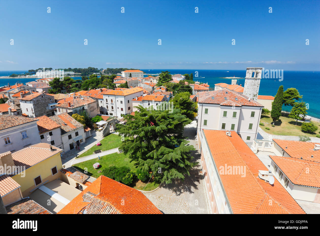 Blick in die Stadt Porec vom Kirchturm Stockfoto