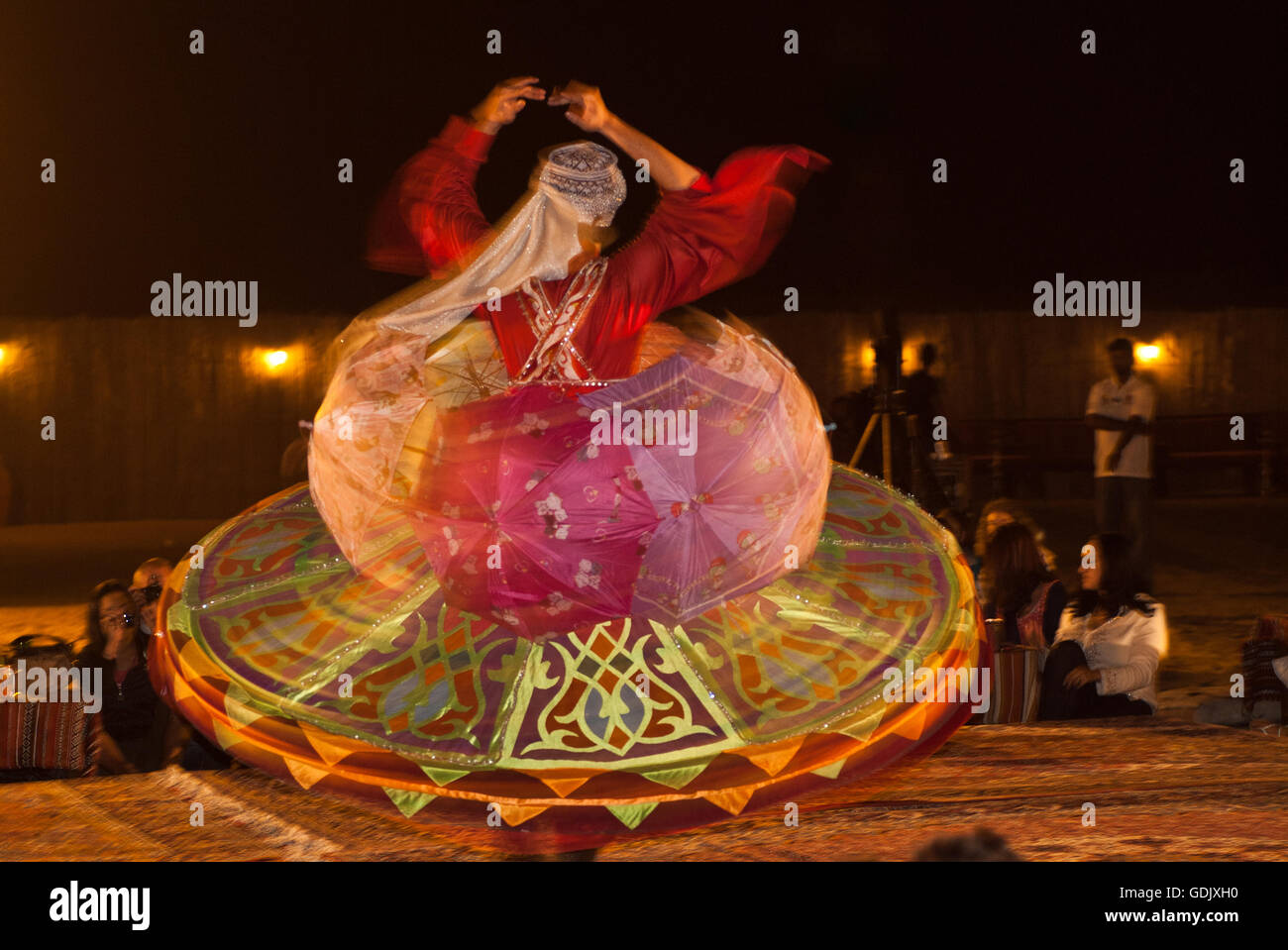 Tanzender Derwisch. Dubai, Vereinigte Arabische Emirate. Stockfoto