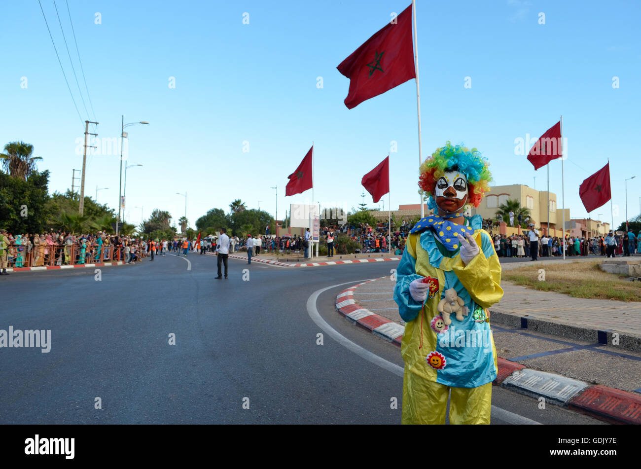 Boujloud Karneval - eine jährliche Feier für Eid Ul Adha in Marokko. Statt nur in der Stadt Agadir und seine Regionen. Für die ersten vier Tage Leute feiern in jeder Region, dann sammeln sie sie später in einem großen Karneval am Inzegane Region bilden eine lin Stockfoto