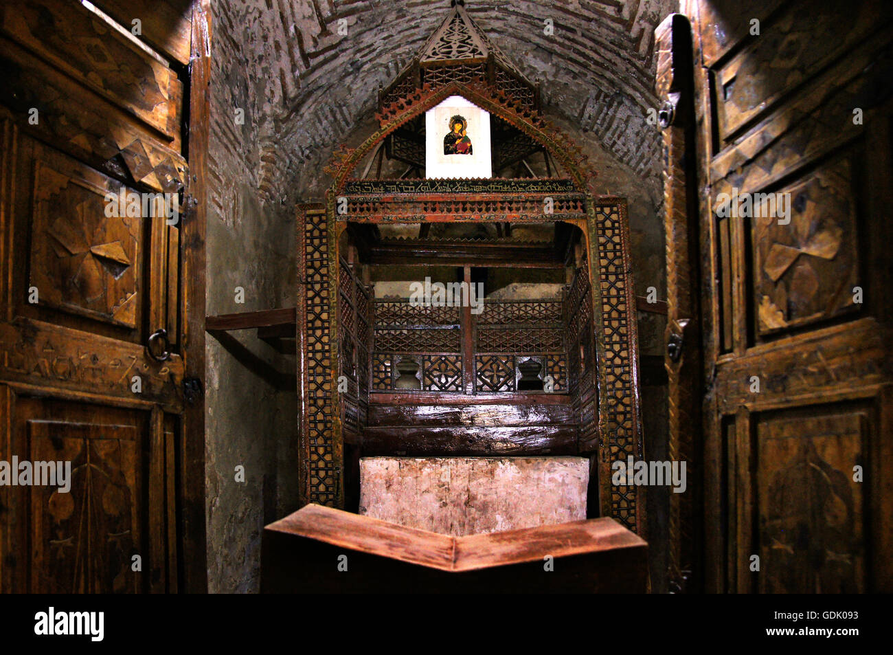 Heiligen Stuhl auf der Deyr Ul-Zafaran Kloster, Türkei. Es ist eine wichtige syrisch-orthodoxe Kloster in der Nähe der Stadt Mardin in der Türkei. Das Kloster befindet sich in der Region bekannt als Tur Abdin, das Mutterland des assyrischen/Syrer. Es ist in der Regel besser kennen Stockfoto