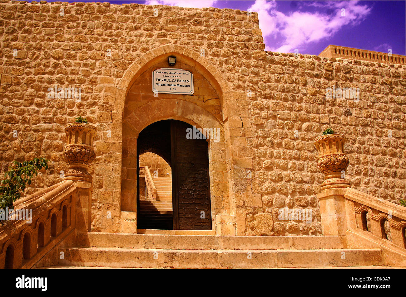 Deyr Ul-Zafaran Kloster, Türkei. Es ist eine wichtige syrisch-orthodoxe Kloster in der Nähe der Stadt Mardin in der Türkei. Das Kloster befindet sich in der Region bekannt als Tur Abdin, das Mutterland des assyrischen/Syrer. Es ist in der Regel besser bekannt unter seinem Spitznamen, Stockfoto