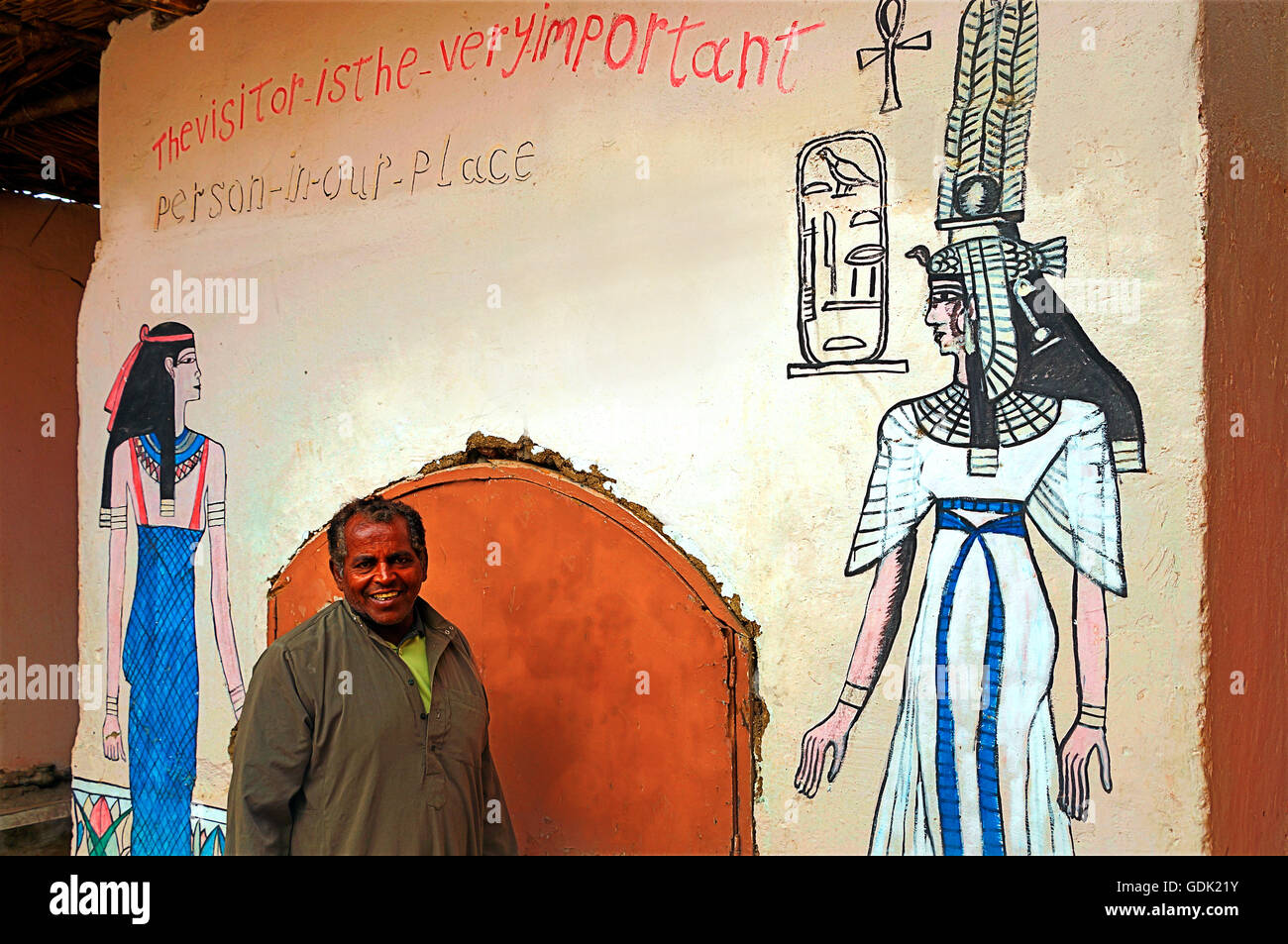 Bei Isna (Esna), Ägypten, ist"der Besucher die sehr wichtige Person in unserem Ort." Stockfoto