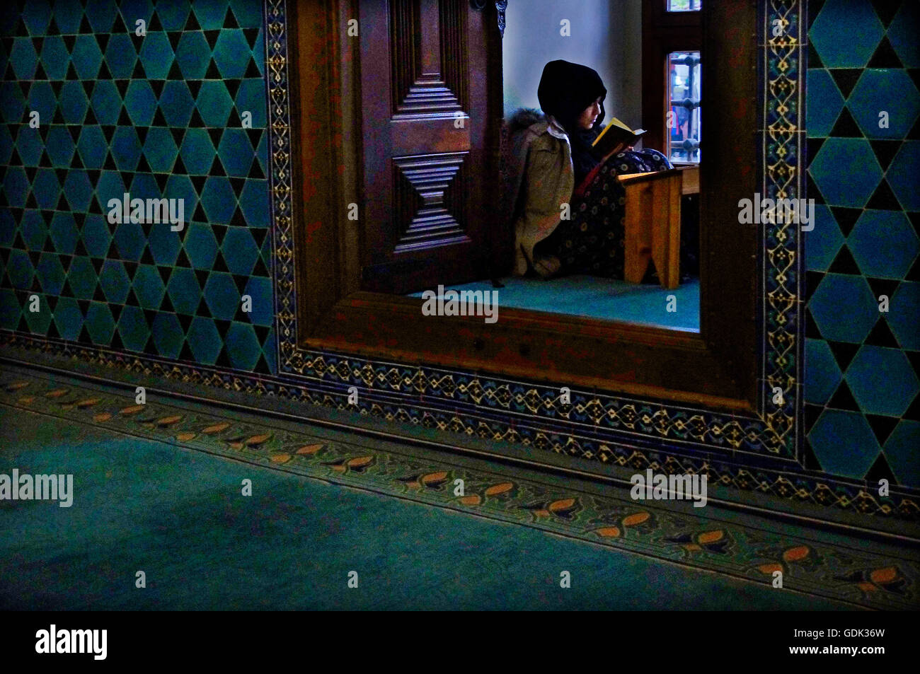 Ulu Cami (Moschee) ist die größte Moschee in Bursa und ein Wahrzeichen der frühen osmanischen Architektur, der viele Elemente aus der Seljuk Architektur durchgeführt. Von Sultan Bayezid habe ich bestellt, wurde die Moschee entworfen und gebaut von Architekt Ali Neccar 1396-1 Stockfoto