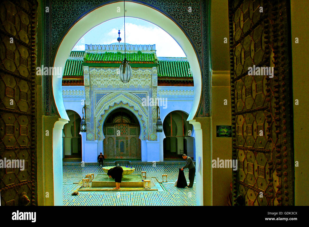 Karaouine-Moschee in Fes. Die al Karaouine-Moschee wurde von Fatima al-Fihri 859 mit einem zugehörigen Schule oder Madrasa, welche Su gegründet. Stockfoto