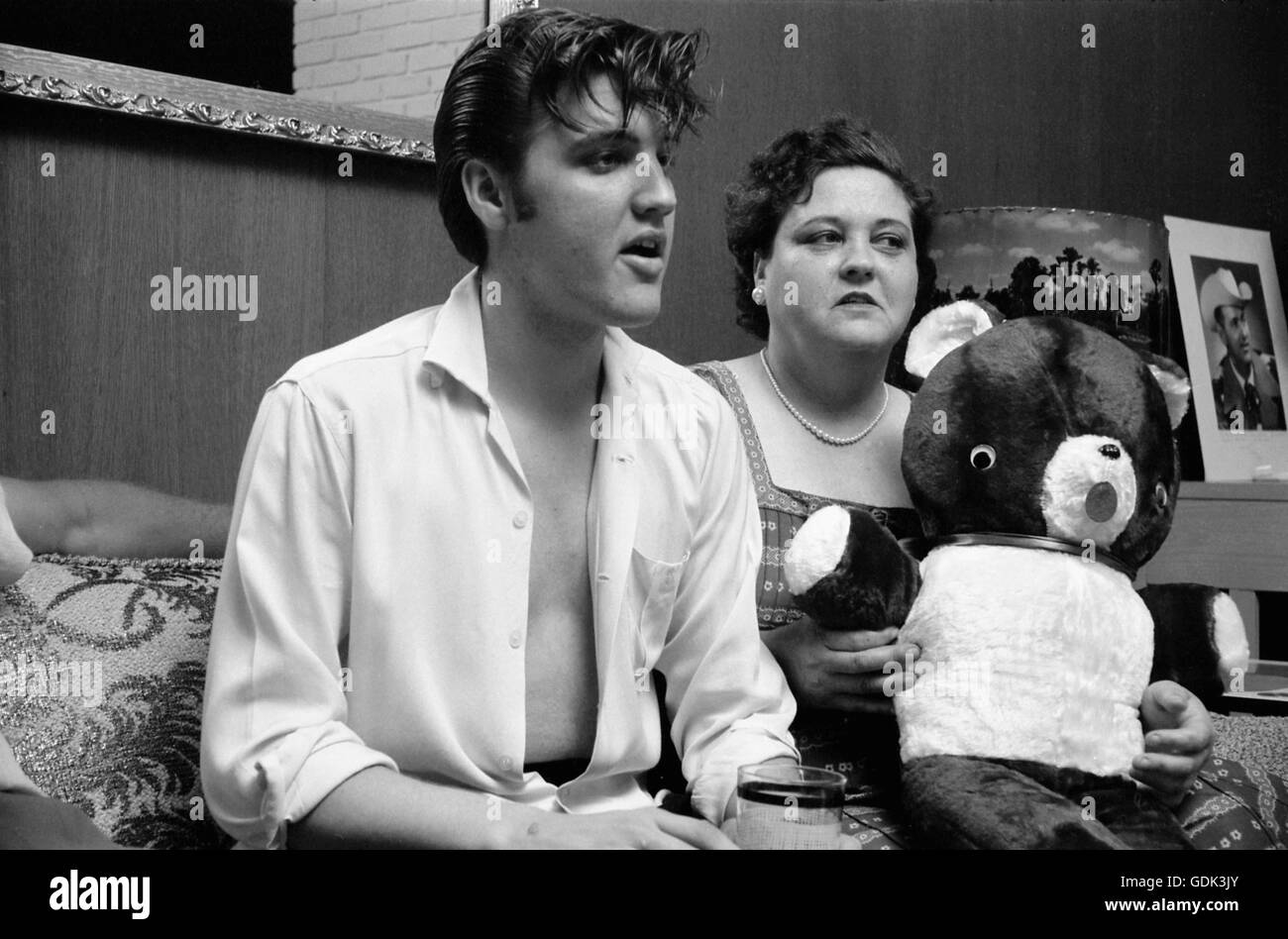 Elvis Presley mit seiner Mutter Gladys Stockfoto