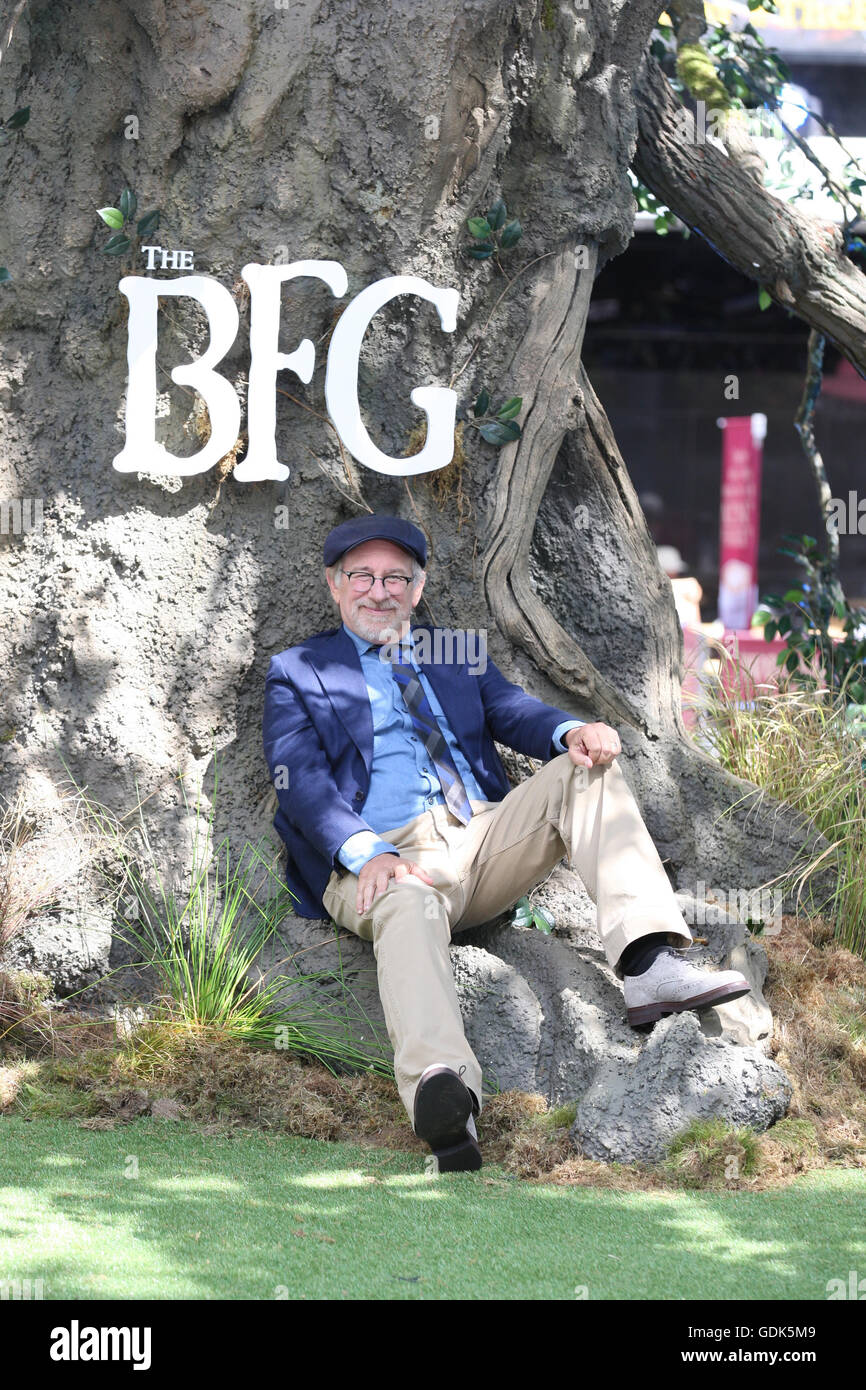 Regisseur Steven Spielberg besuchen die UK-Premiere von The BFG im Odeon Leicester Square in London - Jul, Stockfoto