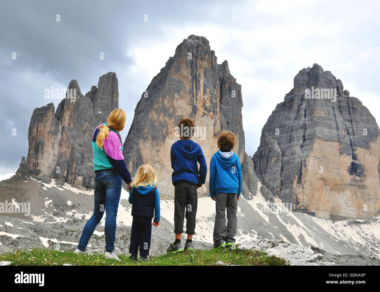 Familie in Bergen. Drei Zinnen-Nationalpark, Italien Stockfoto