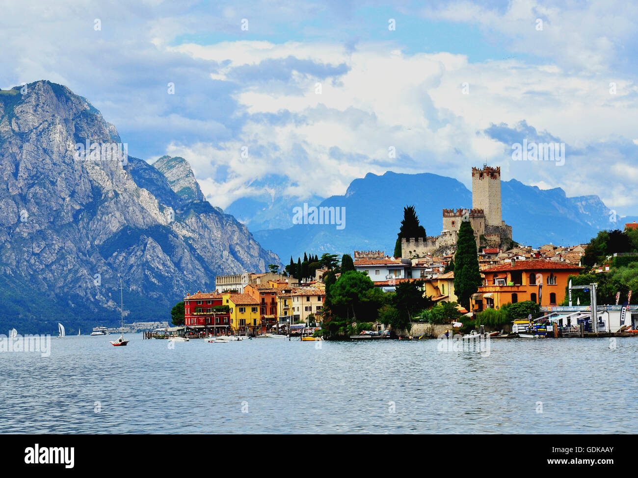 MALCESINE, Italien - Juli 27: Blick von Malcesine historische Stadt am Gardasee, Italien am 27. Juli 2014. Stockfoto