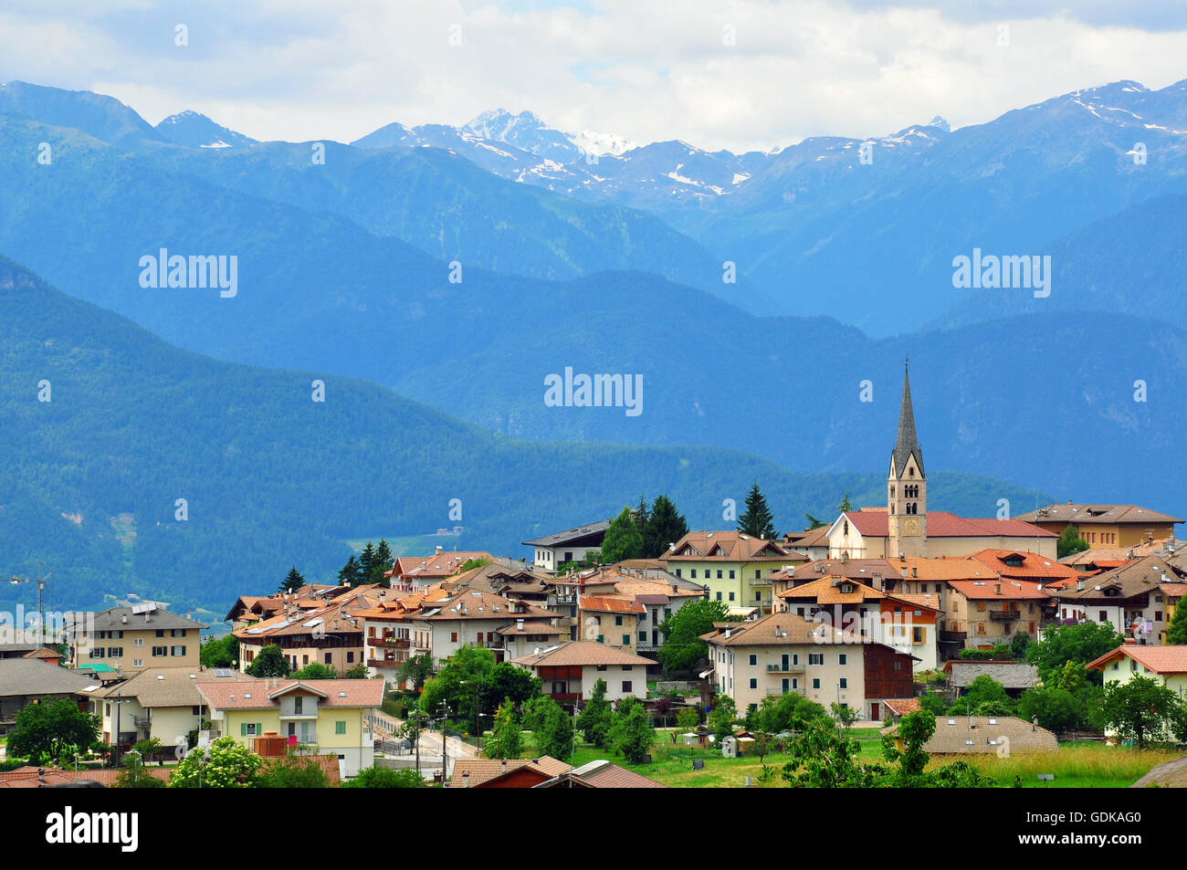 Kleines italienisches Dorf in Trentino Stockfoto