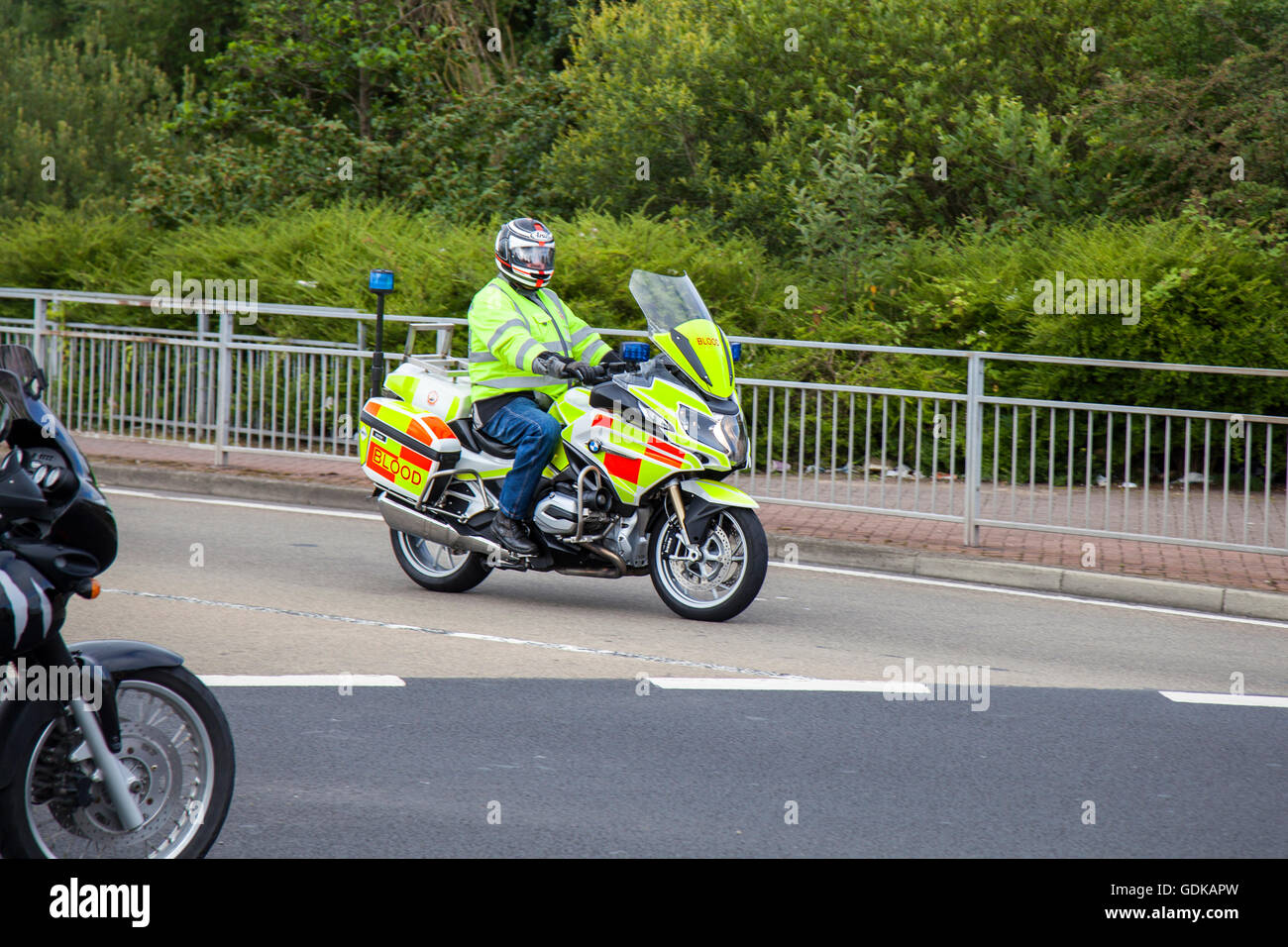 NW Blood Bikes Rapid response Medical Transport Service, NHS Emergency Motorcycle, Riders Volunteers Lancs and Lakes at Leyland, UK. North West Blood Bikes, Kurier dringend und Notfall medizinische Gegenstände in Lancashire Stockfoto