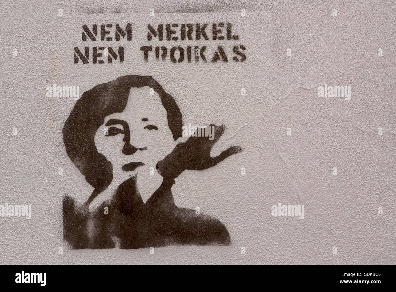 Protest Graffiti gegen Merkel und Troika mit erhobenem Arm und Hitlergruß, politischer Protest in der Finanzkrise, Braga,, Stockfoto