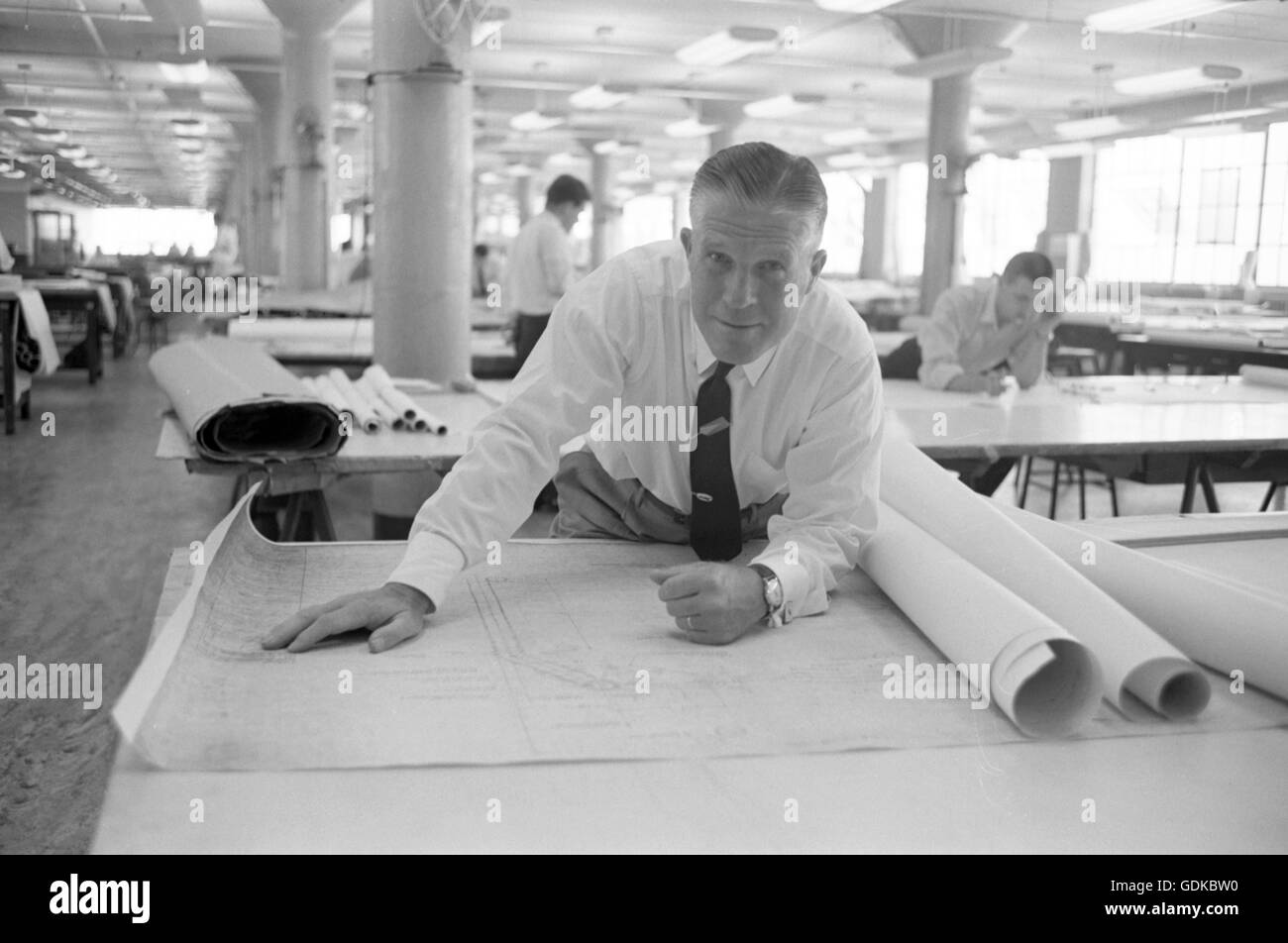 George W. Romney, hier abgebildet in 1959, in seiner Rolle als Präsident der American Motors Corporation. Stockfoto