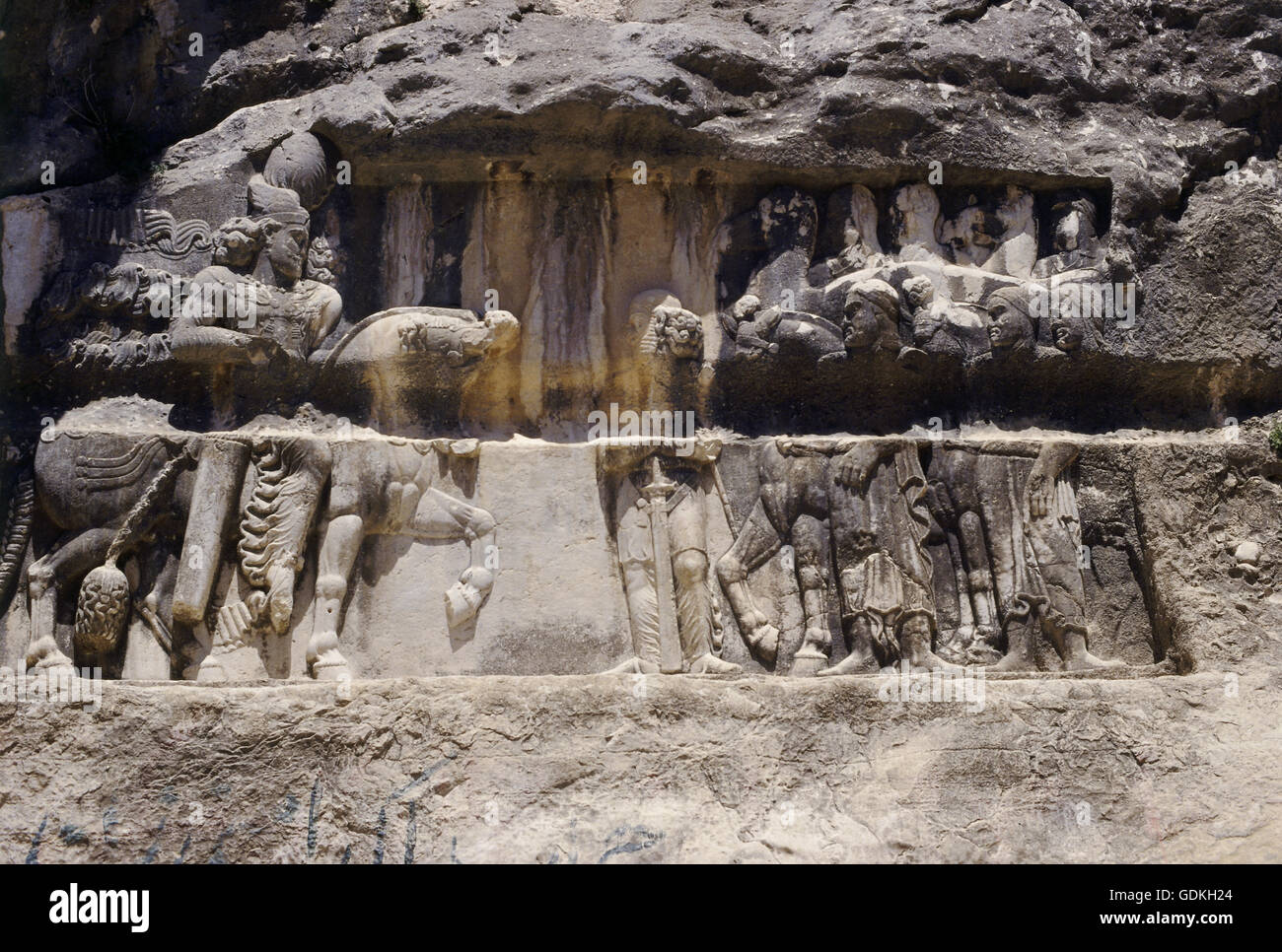 Geographie / Reisen, Iran, Bishapur, Reliefs, König Shapur i. "der große" (241-272), Sieg über die Römer, Kaiser Philippus Arabs und Baldrian auf das Recht, 3. Jahrhundert Stockfoto