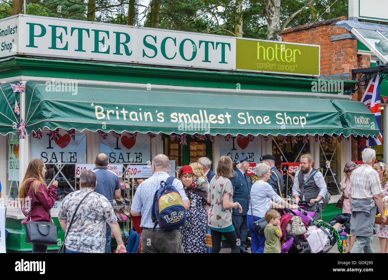 Peter Scott, Woodhall Spa Lincolnshire - Großbritanniens kleinste Schuh-Shop Stockfoto