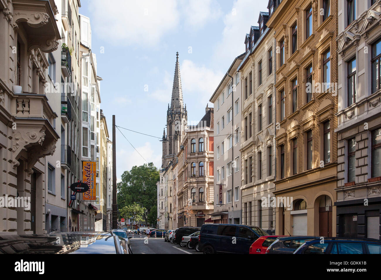 Europa, Köln, Wohngebäude an der Hochstaden Straße, Herz Jesu Kirche am Zuelpicher Platz Stockfoto