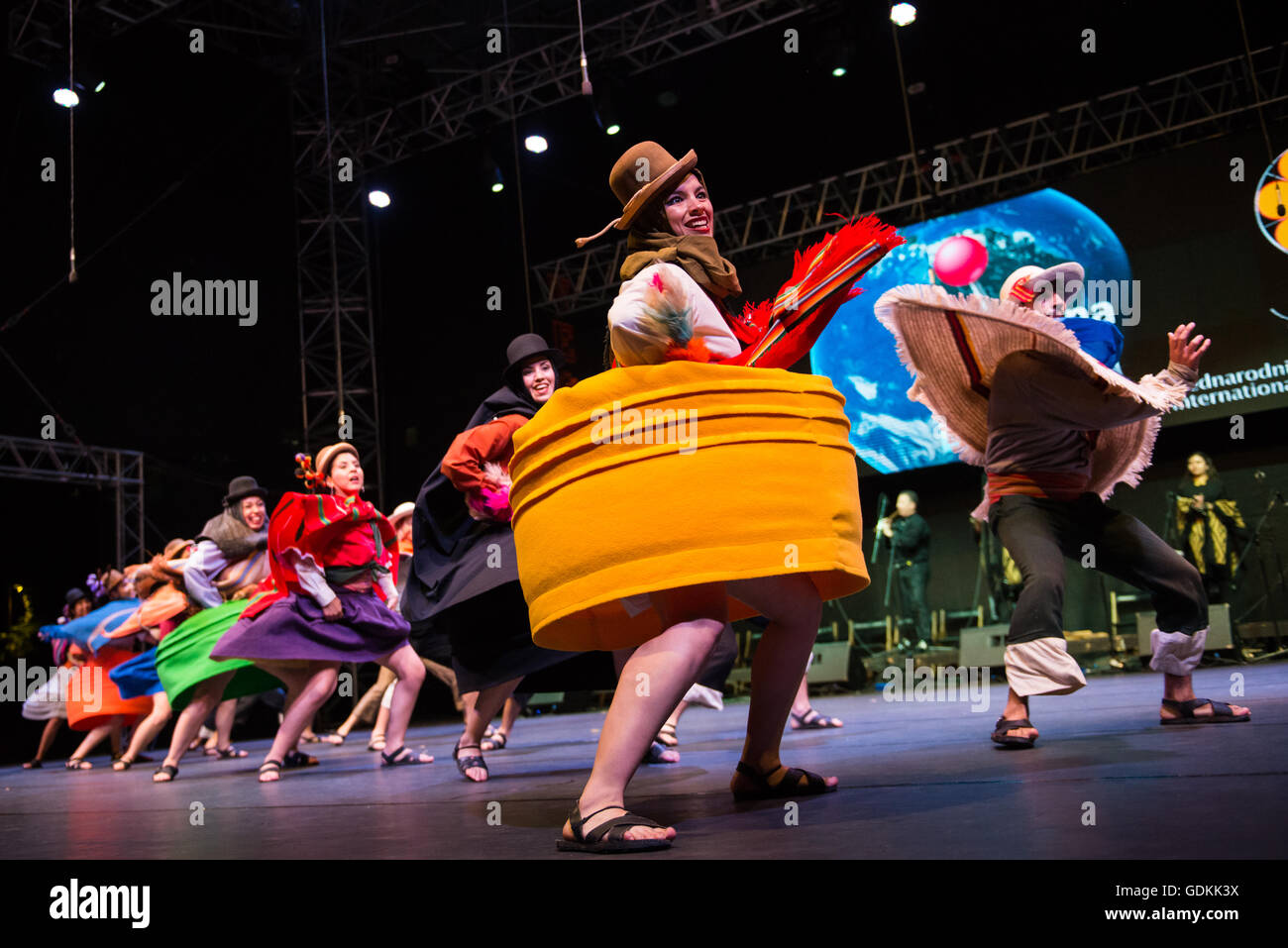 Gran Ballett Argentino aus Cordoba, Argentinien, Auftritt beim 28. Folkart International CIOFF Folklore Festival, Sub Folklorefestival von Festival Lent, eines der größten Outdoor-Festivals in Europa. Folkart, Festival Lent, Maribor, Slowenien, 2016. Stockfoto