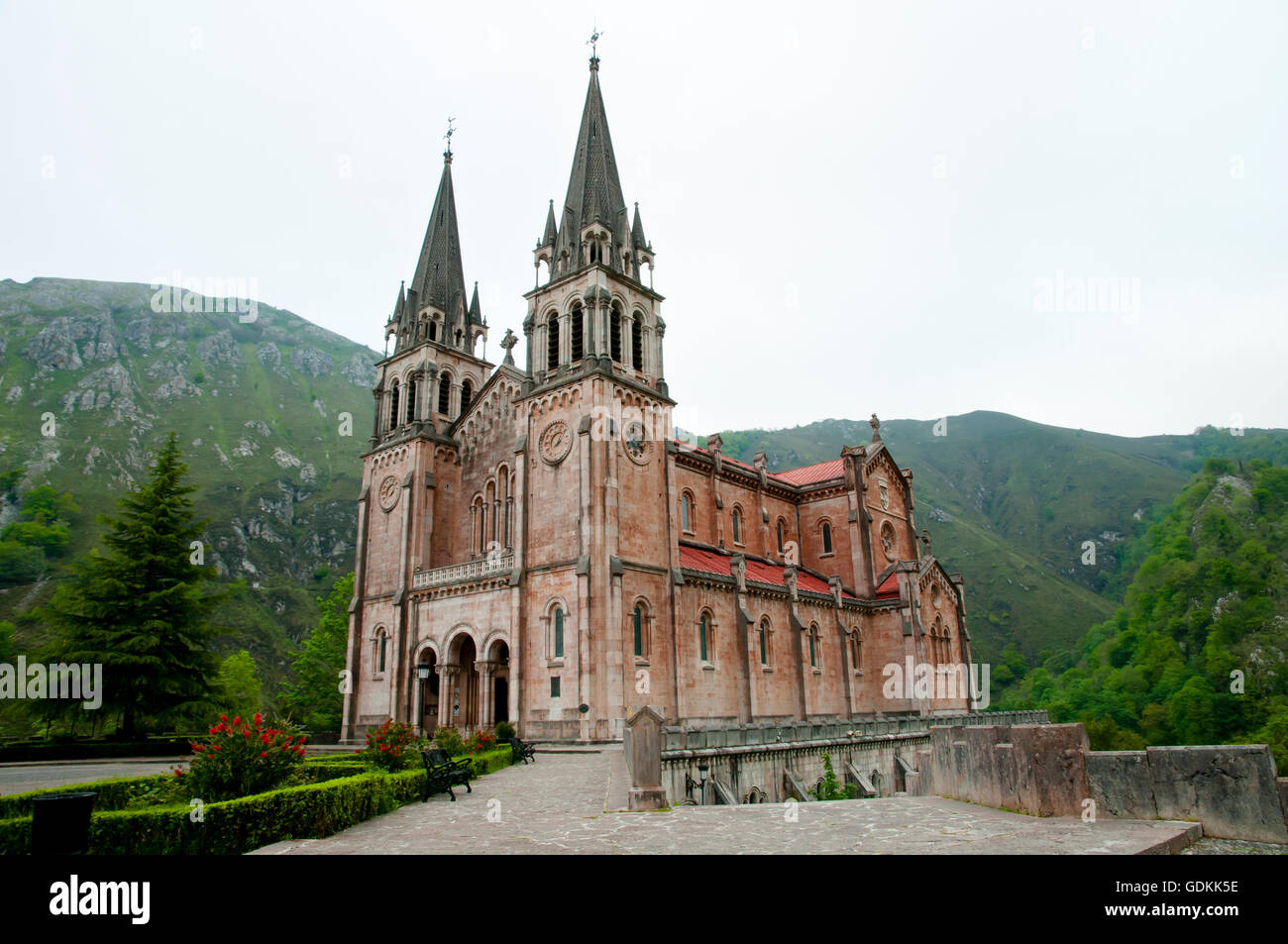 Basilica di Santa Maria la Real von Covadonga - Spanien Stockfoto
