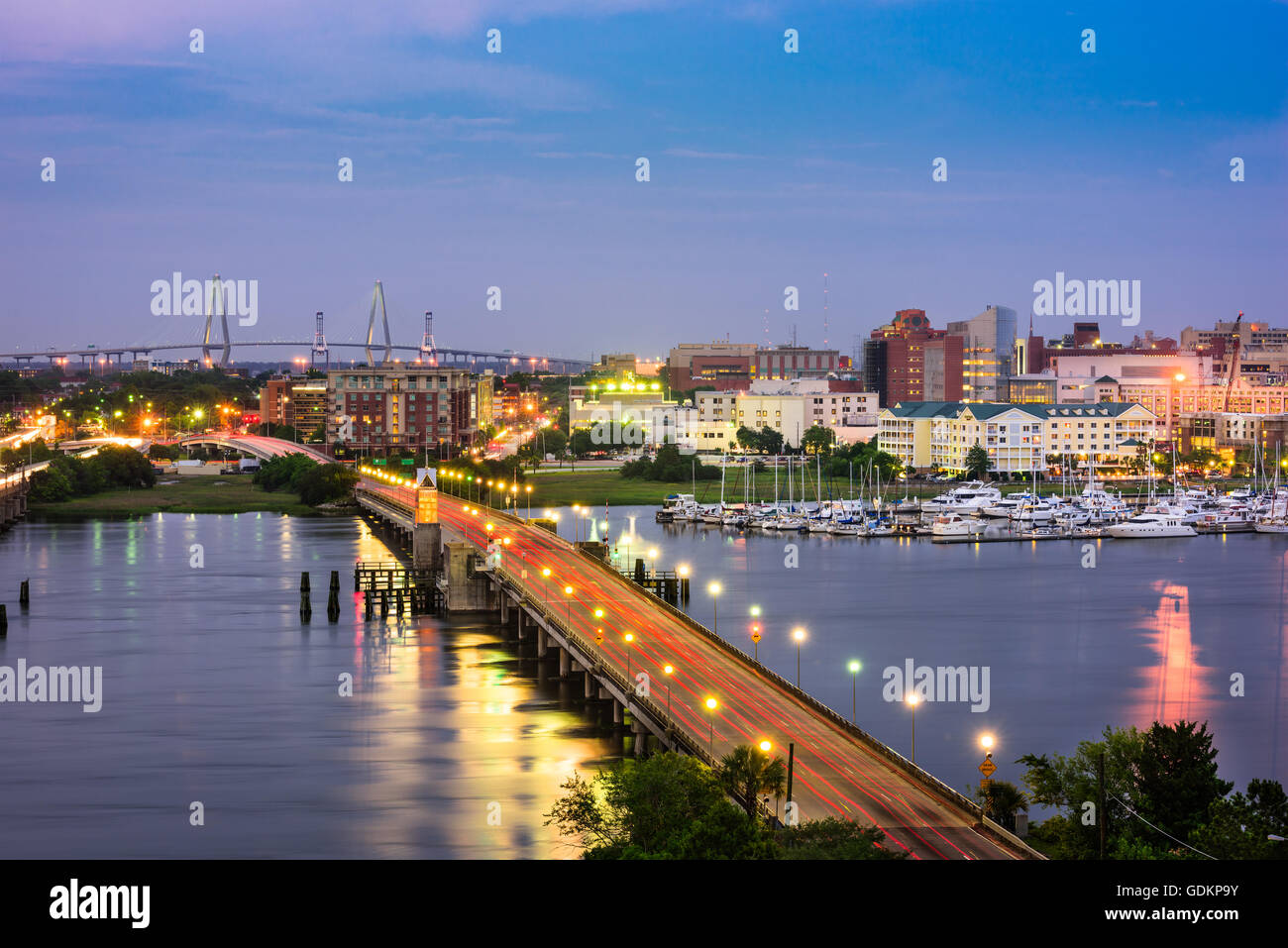 Charleston, South Carolina, USA Skyline über den Ashley River. Stockfoto