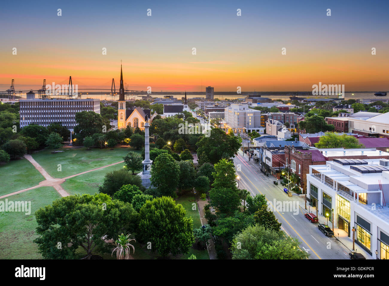 Charleston, South Carolina, USA Skyline über Marion Square. Stockfoto