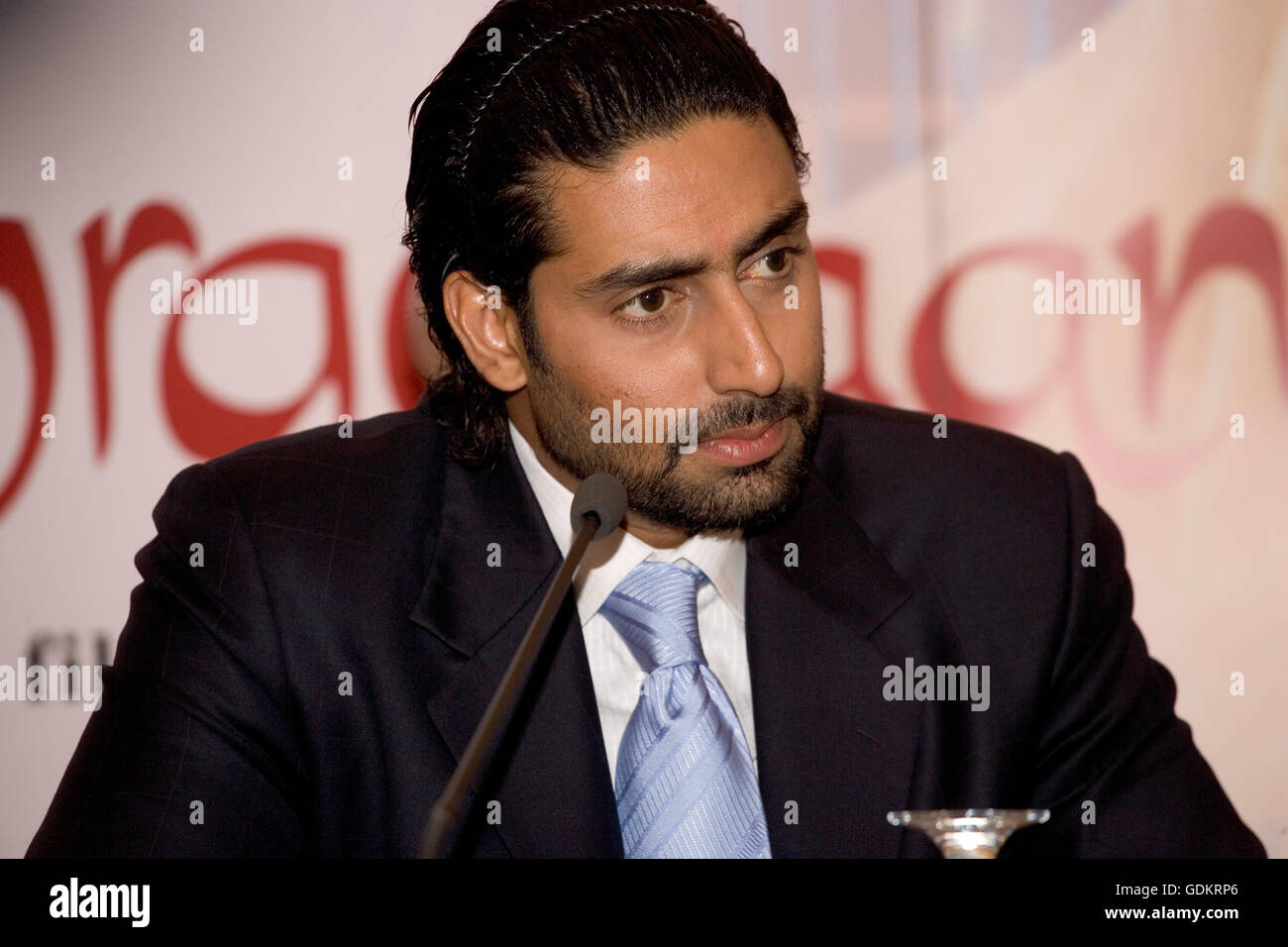 Abhishek Bachchan bei der Pressekonferenz für Umrao Jaan, Dubai, Vereinigte Arabische Emirate, 7. November 2006. Stockfoto